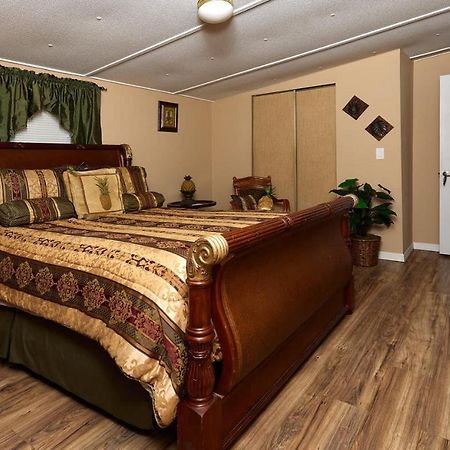 Room In Bb - Pleasant Days Bb Tropical Master Suite Хомосасса Экстерьер фото